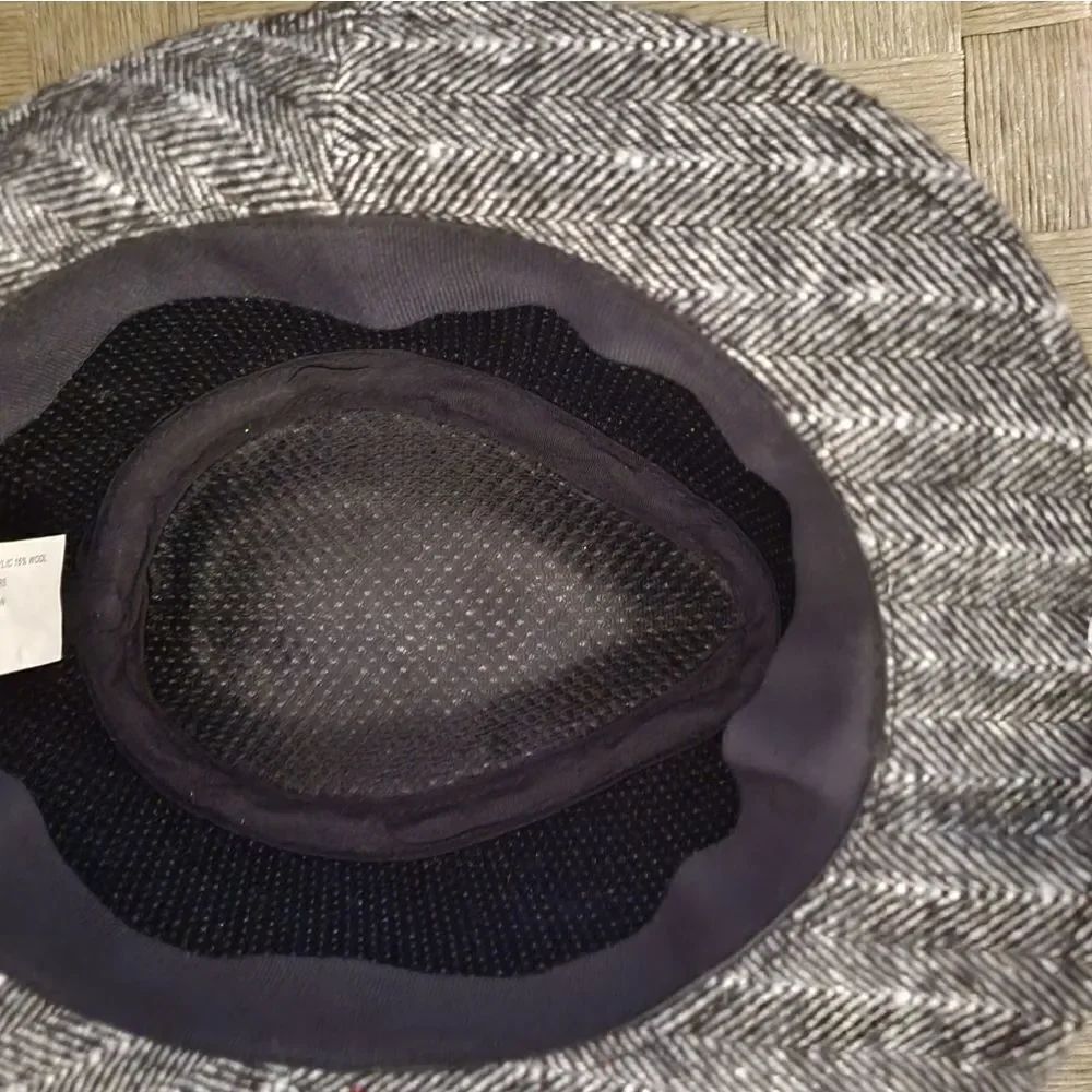 BRAND NEW BABY HAT - Picture 8 of 12